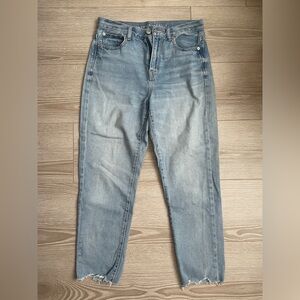 American Eagle Outfitters Mom Jeans